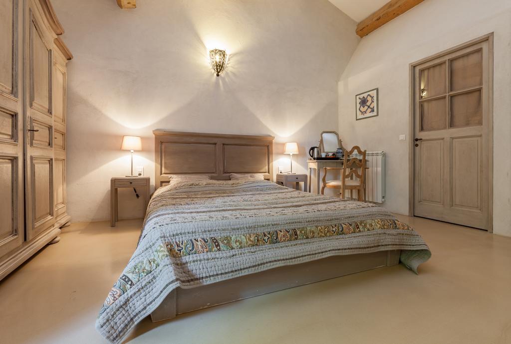 La Louviere Des Bruyeres Bed & Breakfast Robion en Luberon Cameră foto