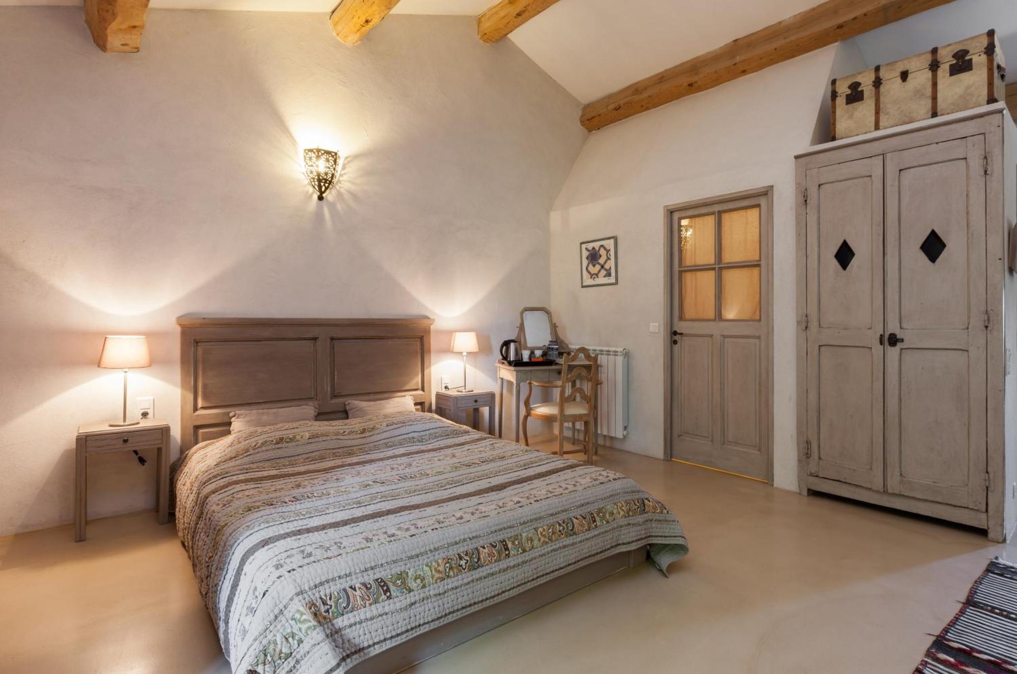 La Louviere Des Bruyeres Bed & Breakfast Robion en Luberon Cameră foto